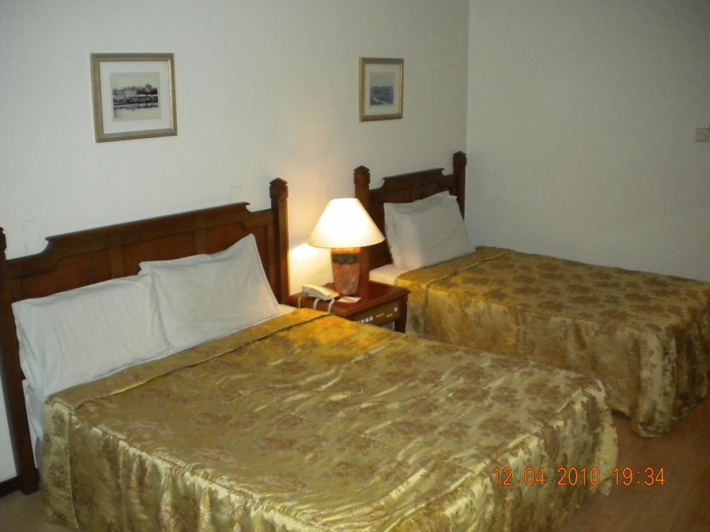 Regal Court Hotel Kuching Szoba fotó