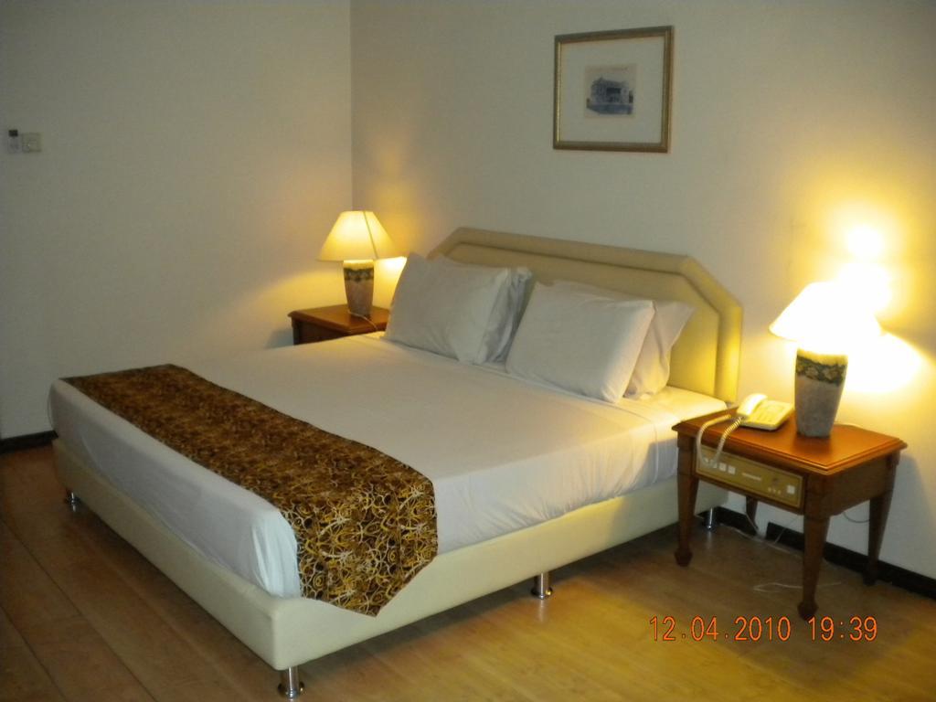 Regal Court Hotel Kuching Szoba fotó