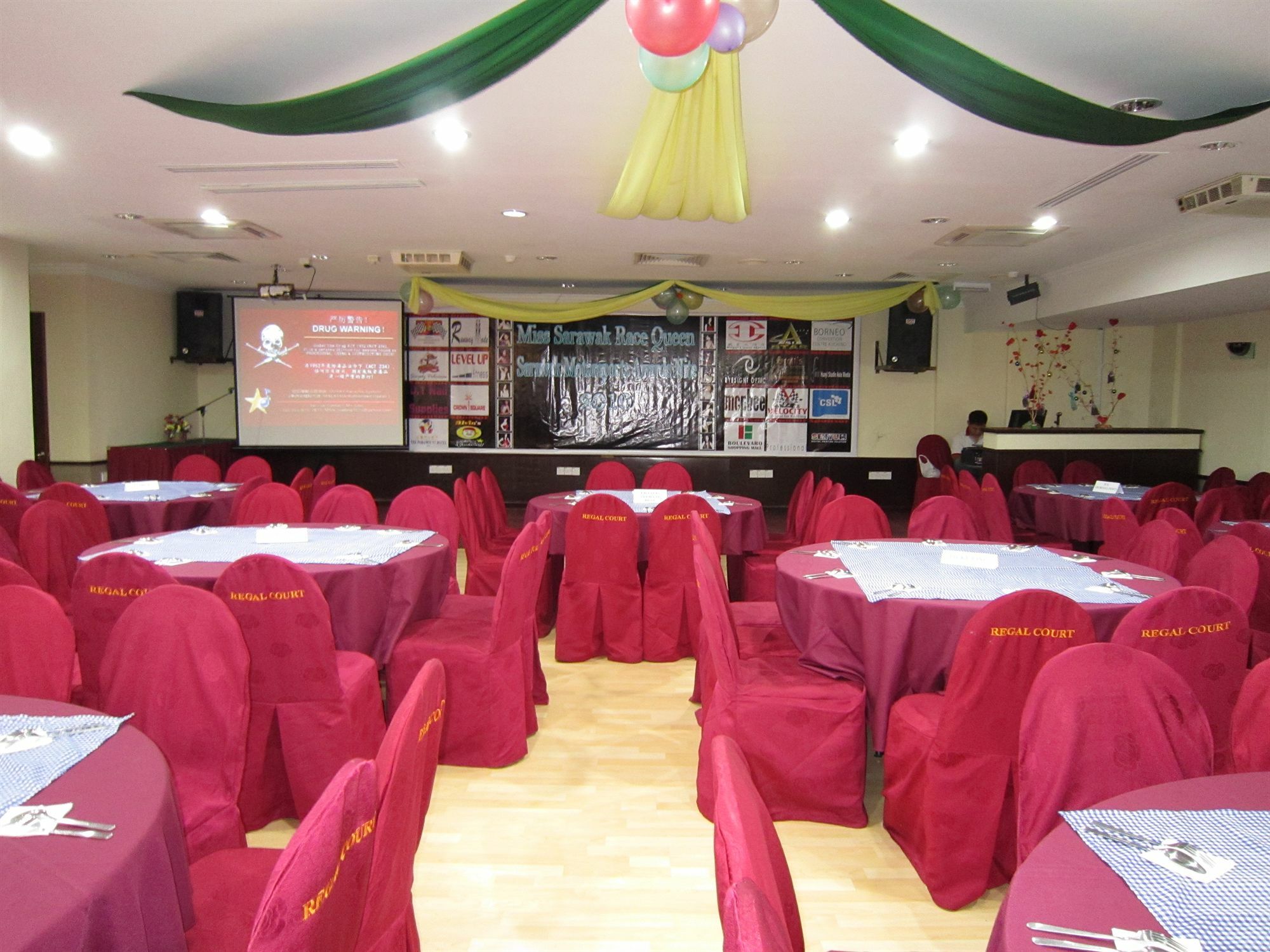 Regal Court Hotel Kuching Kültér fotó