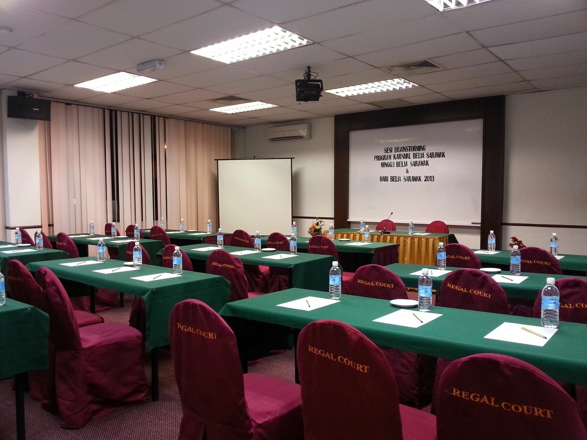 Regal Court Hotel Kuching Kültér fotó